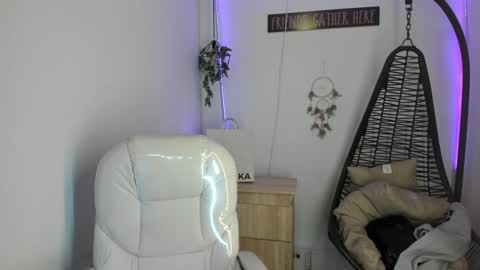 Snapshot of tiarha_ chatting on 12/30/24, 04:42 Tiarha online show from 12/30/24, 04:42