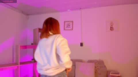 Snapshot of tiarha_ chatting on 01/12/25, 10:34 Tiarha online show from 01/12/25, 10:34