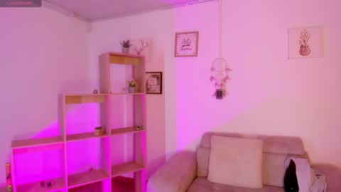 Snapshot of tiarha_ chatting on 01/15/25, 10:38 Tiarha online show from 01/15/25, 10:38