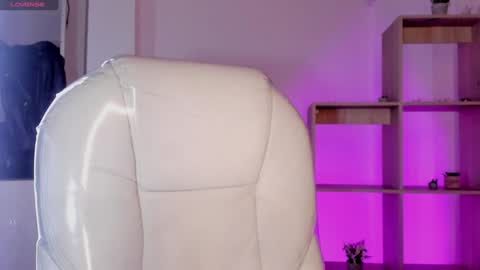 Snapshot of tiarha_ chatting on 01/22/25, 06:52 Tiarha online show from 01/22/25, 06:52