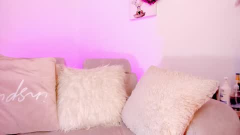 Snapshot of tiarha_ chatting on 02/11/25, 07:23 Tiarha online show from 02/11/25, 07:23