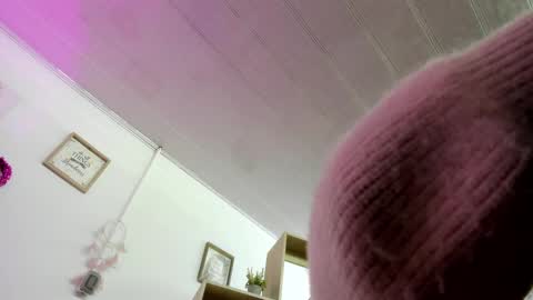 Snapshot of tiarha_ chatting on 02/14/25, 04:04 Tiarha online show from 02/14/25, 04:04