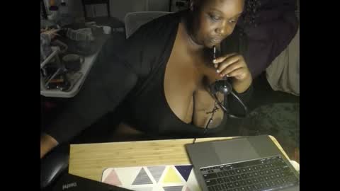 Tierra Henri online show from 10/25/25, 05:48