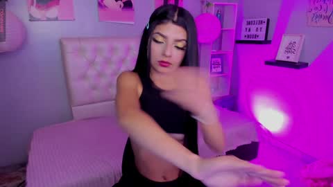 Snapshot of tifanny__thomson chatting on 01/13/25, 04:19 Tiff online show from 01/13/25, 04:19