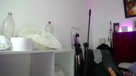 Snapshot of tifanny_nails chatting on 09/09/25, 12:05 Tifanny Nails online show from 09/09/25, 12:05