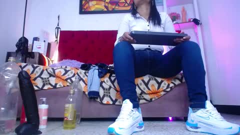 Tifanny Nails  online show from 11/23/25, 01:44