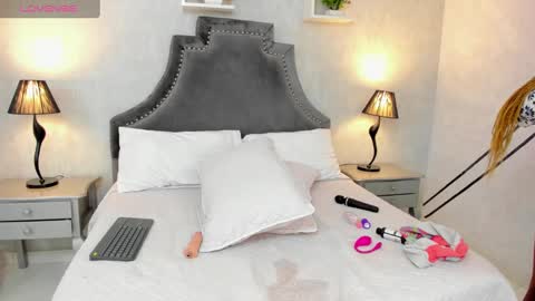 Snapshot of tifanytaylor1_ chatting on 12/14/24, 06:46 TIFF online show from 12/14/24, 06:46