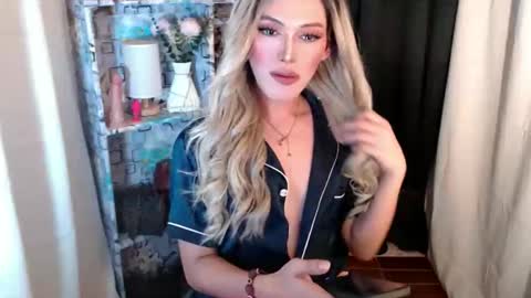 Snapshot of tiffany_welson chatting on 11/06/25, 05:47 tiffany online show from 11/06/25, 05:47