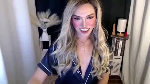 Snapshot of tiffany_welson chatting on 11/08/25, 04:51 tiffany online show from 11/08/25, 04:51