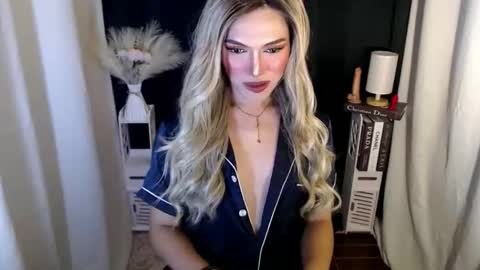 Snapshot of tiffany_welson chatting on 11/10/25, 02:38 tiffany online show from 11/10/25, 02:38