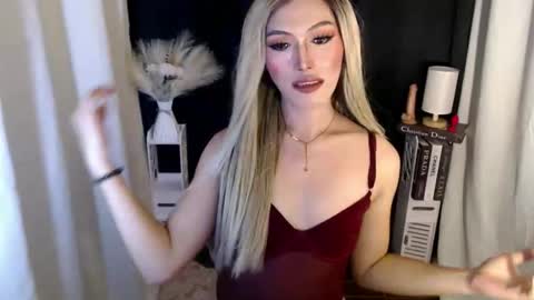 Snapshot of tiffany_welson chatting on 11/12/25, 02:28 tiffany online show from 11/12/25, 02:28