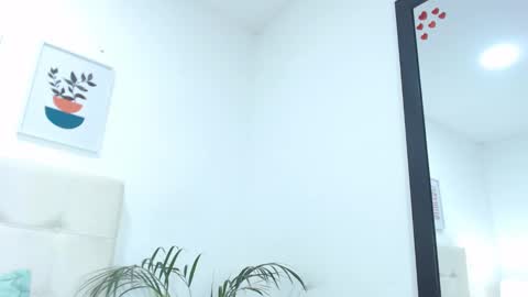 Snapshot of tiffanyfox_1 chatting on 02/25/25, 12:03 Tifanny Fox online show from 02/25/25, 12:03