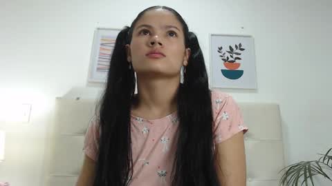 Snapshot of tiffanyfox_1 chatting on 03/12/25, 09:02 Tifanny Fox online show from 03/12/25, 09:02