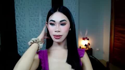 Snapshot of tiffanythebigcock chatting on 11/26/25, 11:44 tiffanythebigcock online show from 11/26/25, 11:44