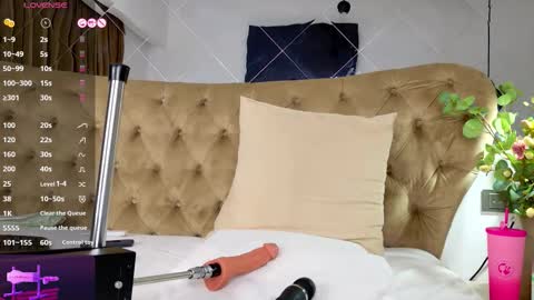 Tiffany online show from 10/07/25, 03:04