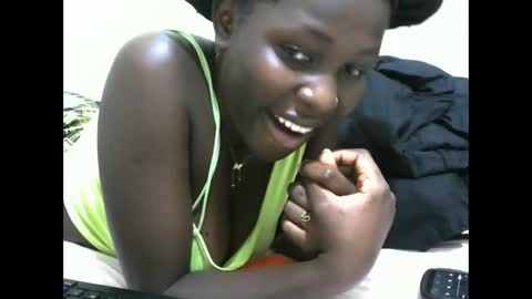 Snapshot of tight_pussie chatting on 10/23/25, 05:33 tight_pussie online show from 10/23/25, 05:33