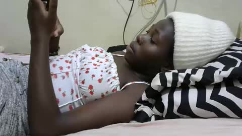 Snapshot of tight_pussie chatting on 10/30/25, 09:15 tight_pussie online show from 10/30/25, 09:15