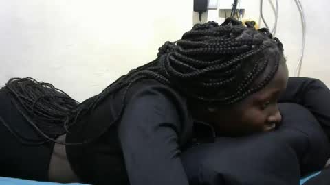 Snapshot of tight_pussie chatting on 11/11/25, 07:19 tight_pussie online show from 11/11/25, 07:19