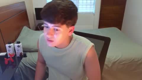 Snapshot of tightncuteass chatting on 09/20/25, 10:33 Camilo online show from 09/20/25, 10:33