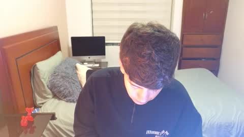 Snapshot of tightncuteass chatting on 09/25/25, 11:52 Camilo online show from 09/25/25, 11:52