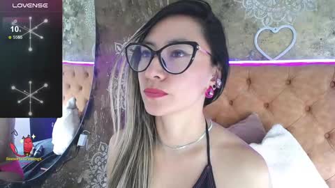 Snapshot of tila_tequila15 chatting on 02/07/25, 04:03 TILA TEQUILA online show from 02/07/25, 04:03