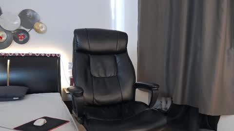 ask me online show from 02/11/25, 08:26