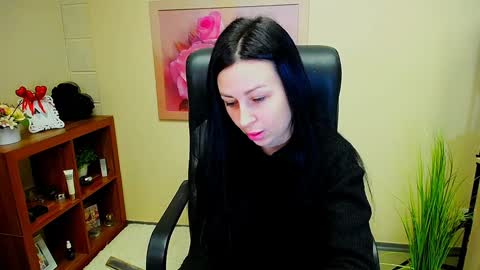 Snapshot of timeparadice chatting on 12/13/24, 11:55 Luisa online show from 12/13/24, 11:55