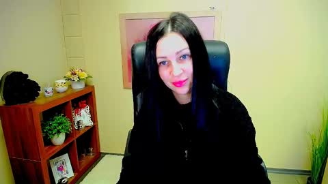 Snapshot of timeparadice chatting on 02/10/25, 11:36 Luisa online show from 02/10/25, 11:36