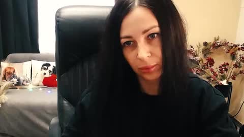 Snapshot of timeparadice chatting on 10/07/25, 08:11 Luisa online show from 10/07/25, 08:11