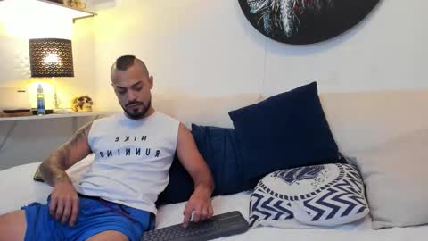 Snapshot of timothy_eliot chatting on 11/07/25, 03:50 wanna play bareback uncut colombian couple new twink bbk online show from 11/07/25, 03:50
