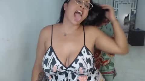 Snapshot of tina_cutexx chatting on 01/24/25, 01:24 tina cutexx online show from 01/24/25, 01:24
