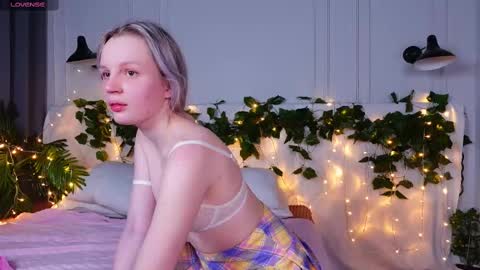 tinasiner online show from 03/09/25, 07:48