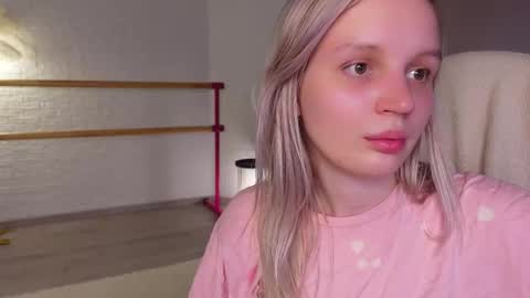 tinasiner online show from 09/15/25, 03:34