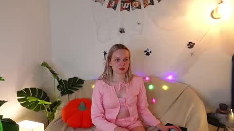 tinasiner online show from 10/17/25, 03:47