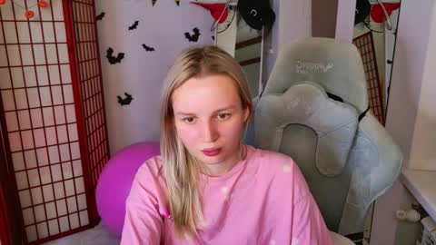 tinasiner online show from 11/02/25, 01:46