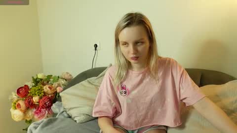 tinasiner online show from 11/17/25, 03:51