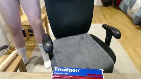 Snapshot of tiny_cock_pig chatting on 01/05/25, 01:47 Luke online show from 01/05/25, 01:47