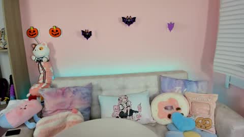 tiny_cora online show from 10/01/25, 04:35
