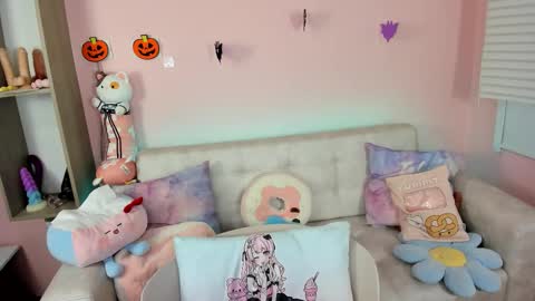 tiny_cora online show from 10/05/25, 04:27