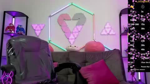 tiny_vixen_ online show from 01/24/25, 07:49