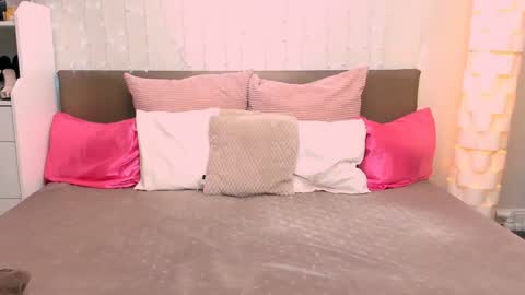 TinyDorina online show from 01/14/25, 09:02