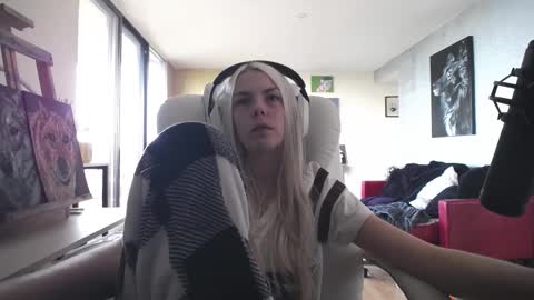 Snapshot of tinykylie chatting on 10/14/25, 01:12 stage Kylie Sinner brand CLITBAIT online show from 10/14/25, 01:12