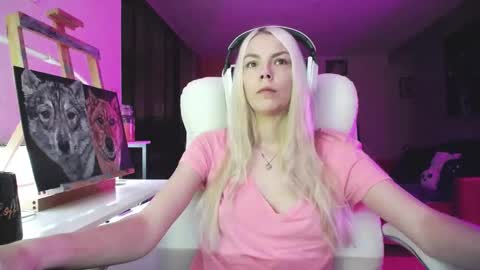 Snapshot of tinykylie chatting on 10/17/25, 06:38 stage Kylie Sinner brand CLITBAIT online show from 10/17/25, 06:38