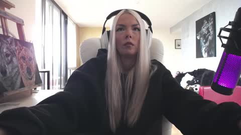 Snapshot of tinykylie chatting on 10/20/25, 03:56 stage Kylie Sinner brand CLITBAIT online show from 10/20/25, 03:56