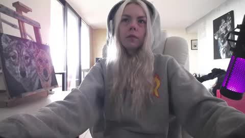 Snapshot of tinykylie chatting on 10/26/25, 06:25 stage Kylie Sinner brand CLITBAIT online show from 10/26/25, 06:25