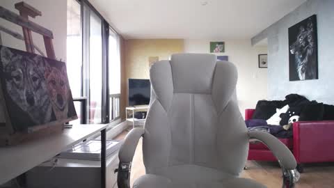 Snapshot of tinykylie chatting on 10/29/25, 07:26 stage Kylie Sinner brand CLITBAIT online show from 10/29/25, 07:26