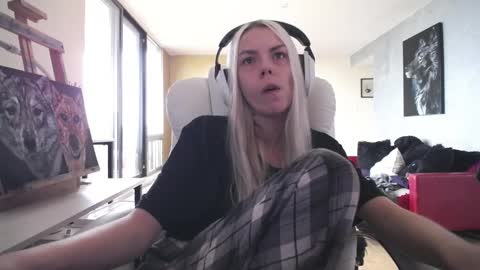 Snapshot of tinykylie chatting on 11/01/25, 12:29 stage Kylie Sinner brand CLITBAIT online show from 11/01/25, 12:29