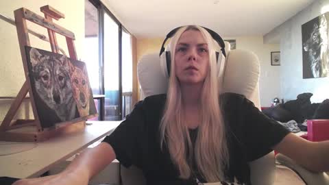 Snapshot of tinykylie chatting on 11/02/25, 08:44 stage Kylie Sinner brand CLITBAIT online show from 11/02/25, 08:44