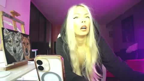 Snapshot of tinykylie chatting on 11/03/25, 11:26 stage Kylie Sinner brand CLITBAIT online show from 11/03/25, 11:26