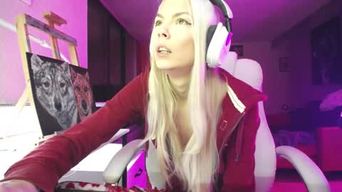 Snapshot of tinykylie chatting on 11/05/25, 03:17 stage Kylie Sinner brand CLITBAIT online show from 11/05/25, 03:17